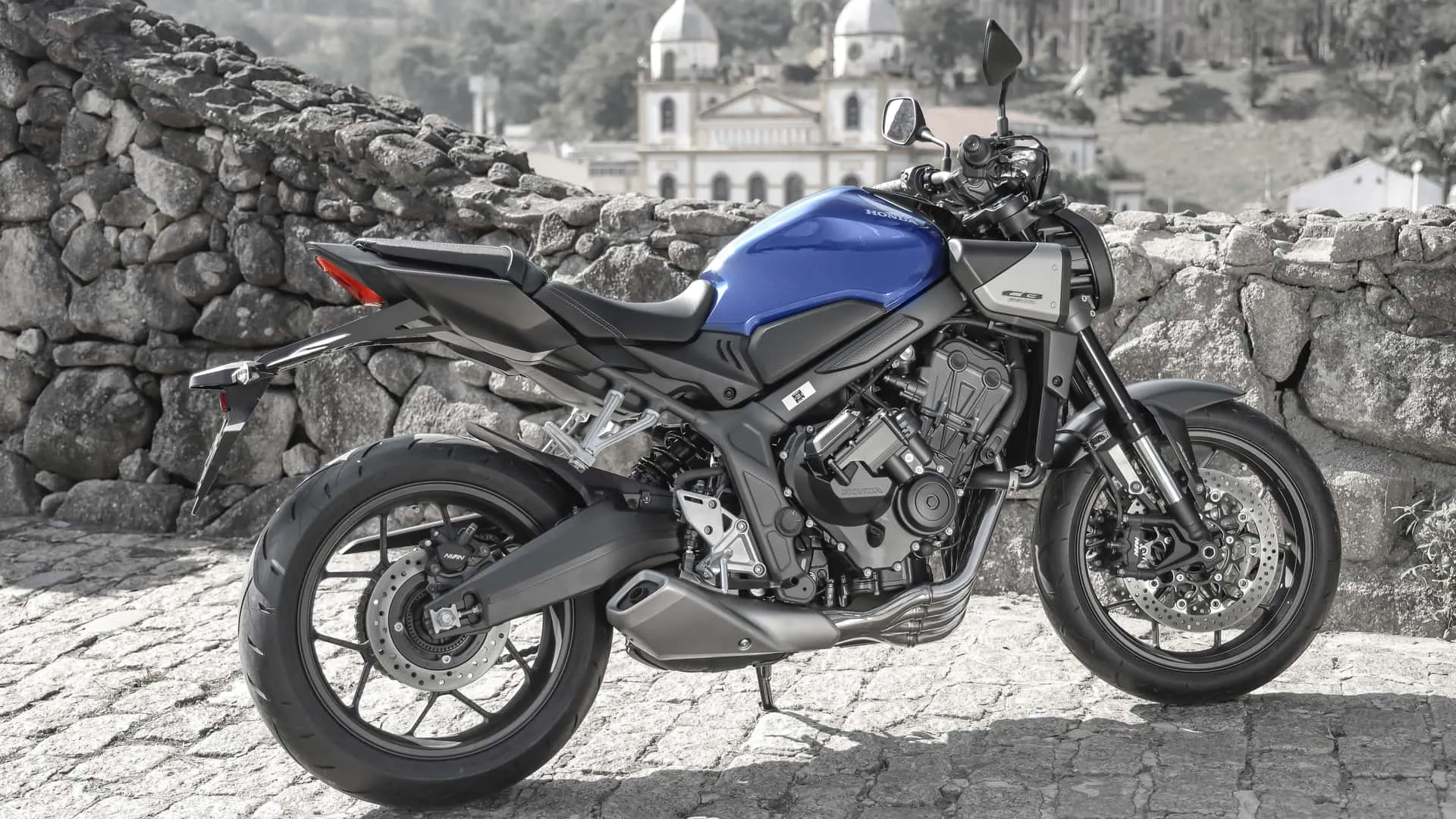 Design da CB 650R 2026