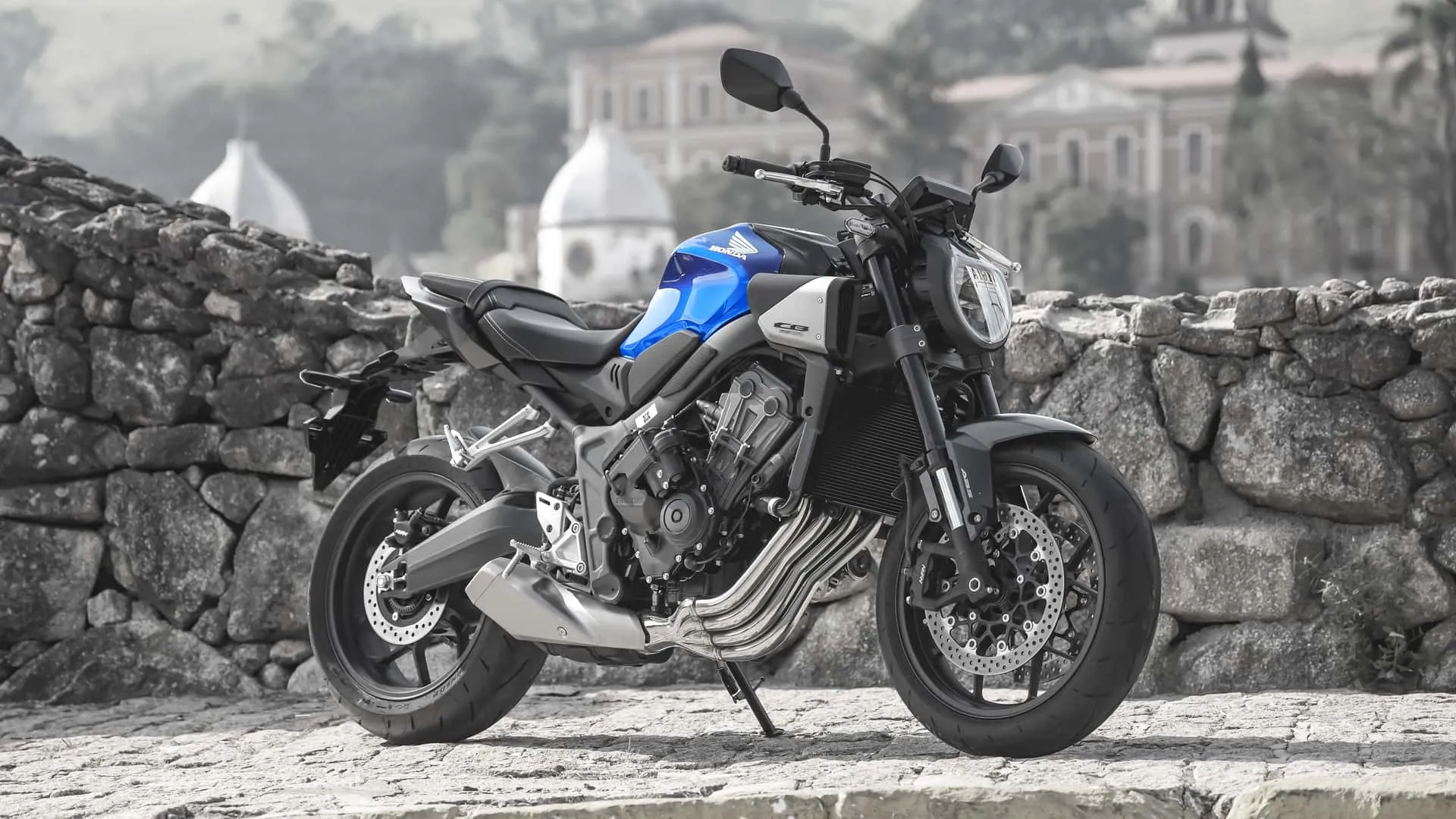 Manutenção da CB 650R 2026