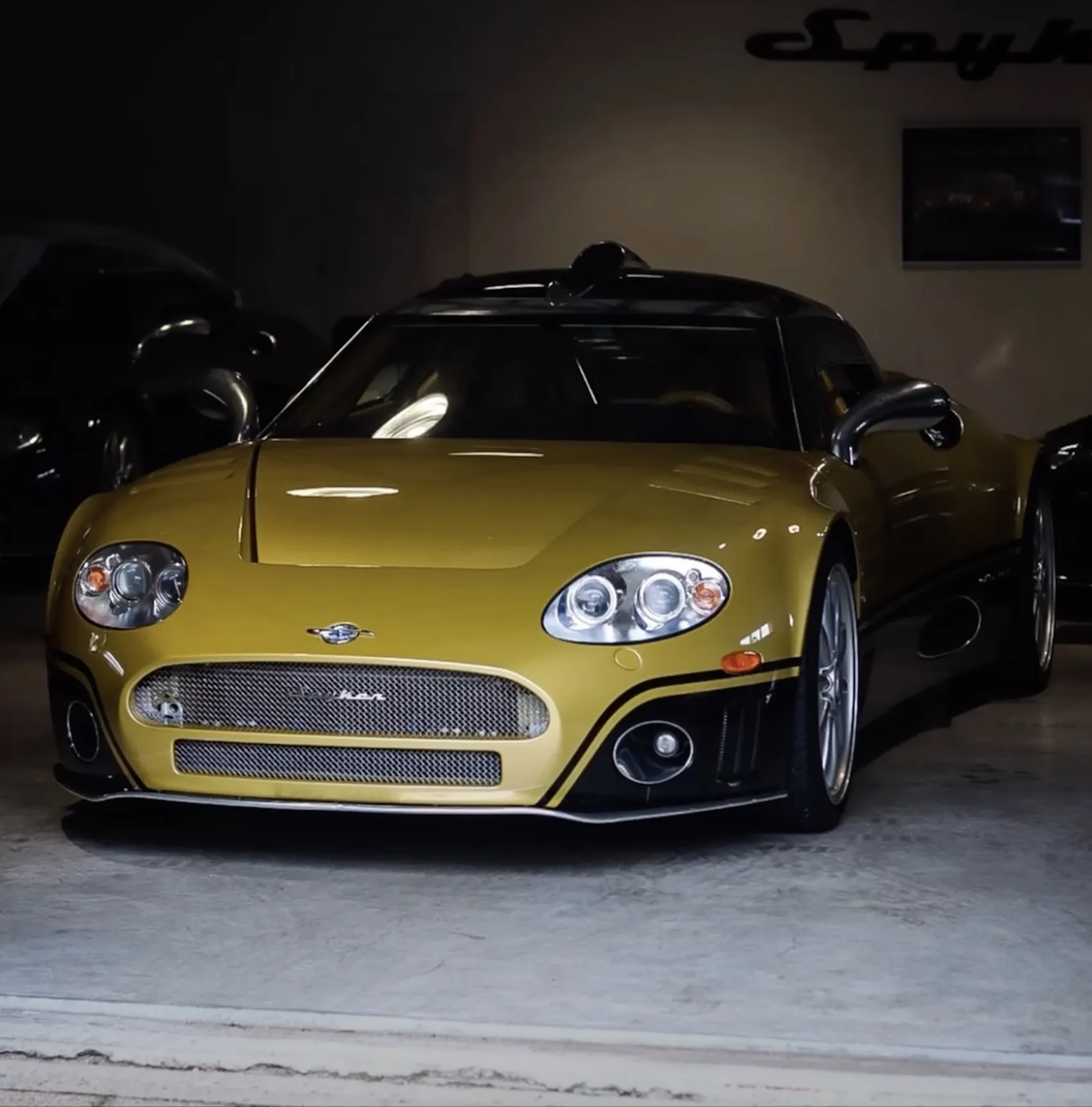 Perseguição pelo Spyker C8